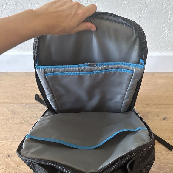 Thule Crossover 32L Backpack - 15inch MacBook Pro / 15.6inch PC/Tablet - 19”x15” - Picture 7 of 16